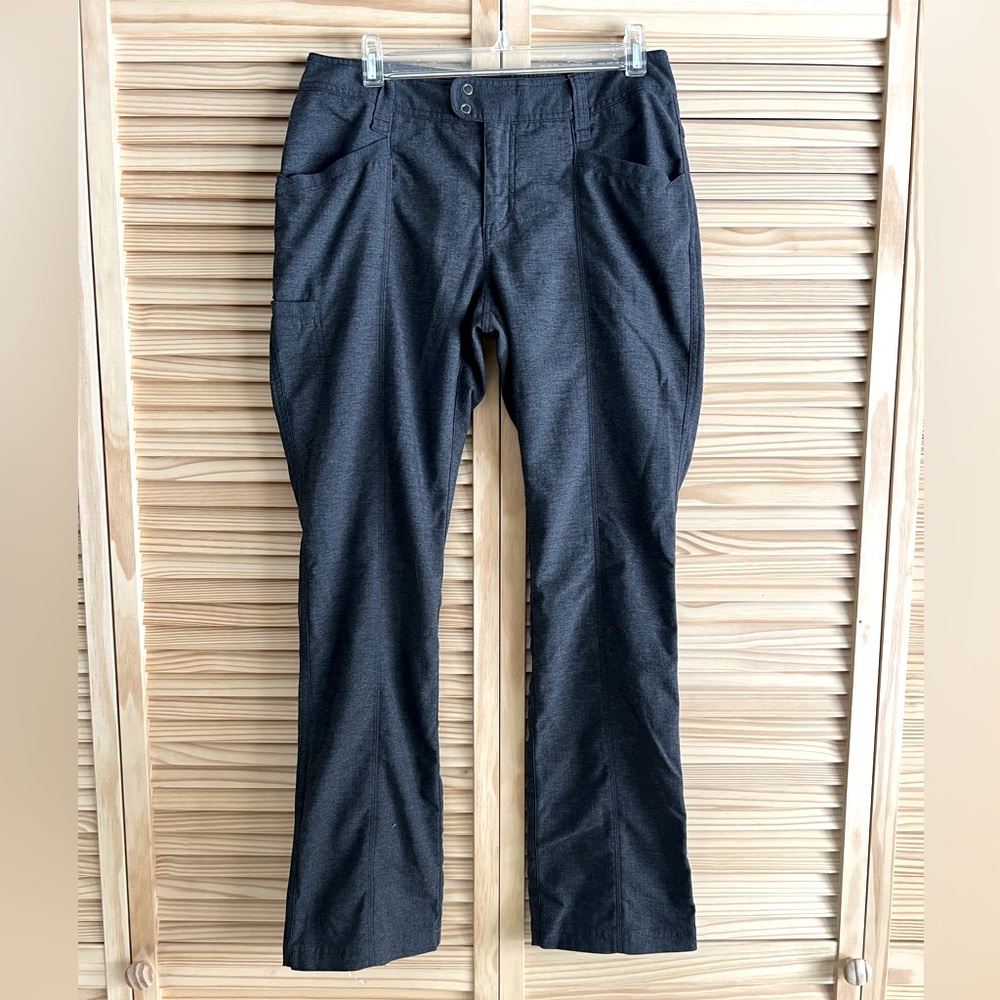 Royal Robbins Women’s Grey Pant. Size 6 multiple pockets casual style